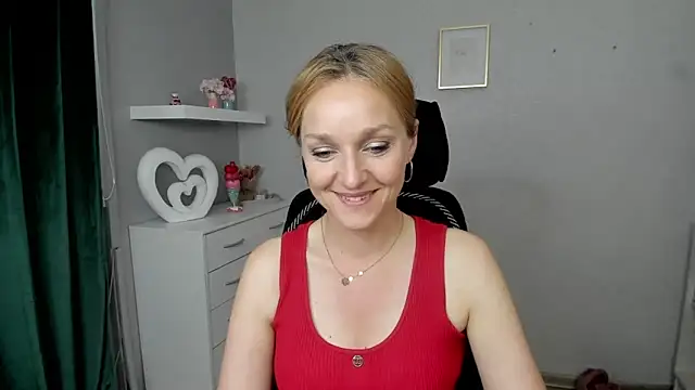 Snapshot of AliciaDesire chatting on May 2026 05:43:02 PM AliciaDesire online show from May 2026 05:43:02 PM
