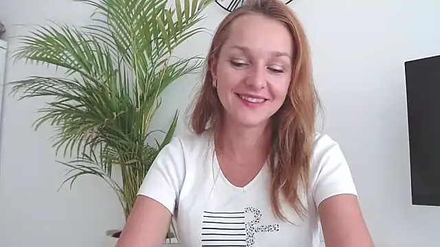 Snapshot of AliciaDesire chatting on October 2025 01:00:02 PM AliciaDesire online show from October 2025 01:00:02 PM