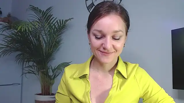 Snapshot of AliciaDesire chatting on January 2025 07:43:02 AM AliciaDesire online show from January 2025 07:43:02 AM