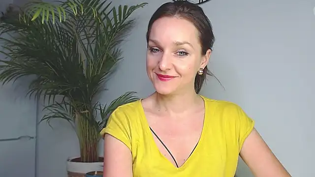 Snapshot of AliciaDesire chatting on December 2024 06:42:01 PM AliciaDesire online show from December 2024 06:42:01 PM
