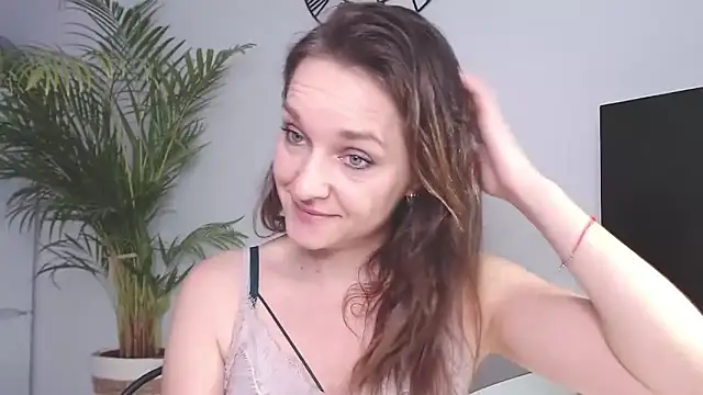 Snapshot of AliciaDesire chatting on January 2025 07:56:01 AM AliciaDesire online show from January 2025 07:56:01 AM