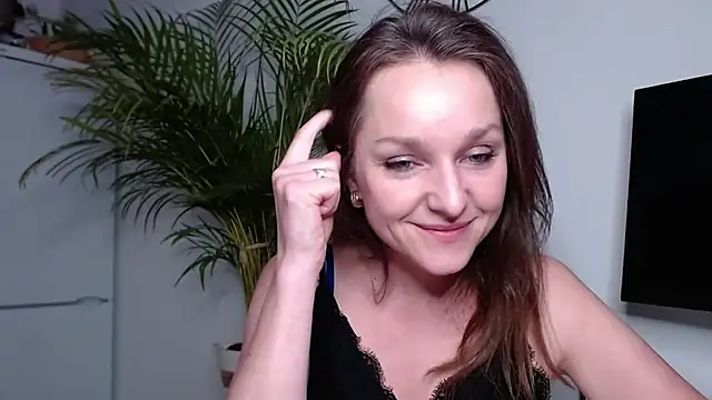 Snapshot of AliciaDesire chatting on February 2025 06:21:01 PM AliciaDesire online show from February 2025 06:21:01 PM