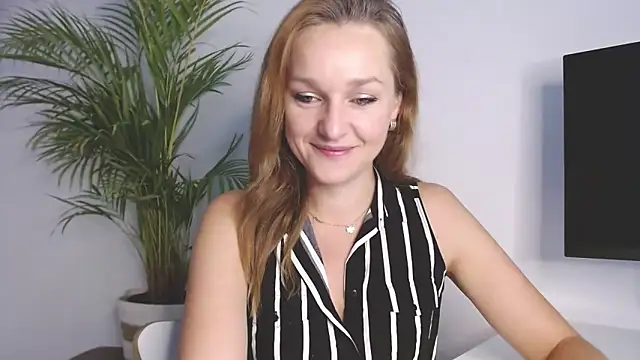 Snapshot of AliciaDesire chatting on October 2025 07:07:02 AM AliciaDesire online show from October 2025 07:07:02 AM