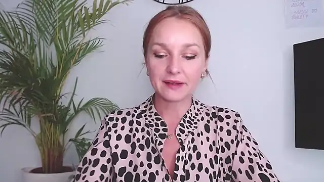Snapshot of AliciaDesire chatting on September 2025 01:01:01 PM AliciaDesire online show from September 2025 01:01:01 PM
