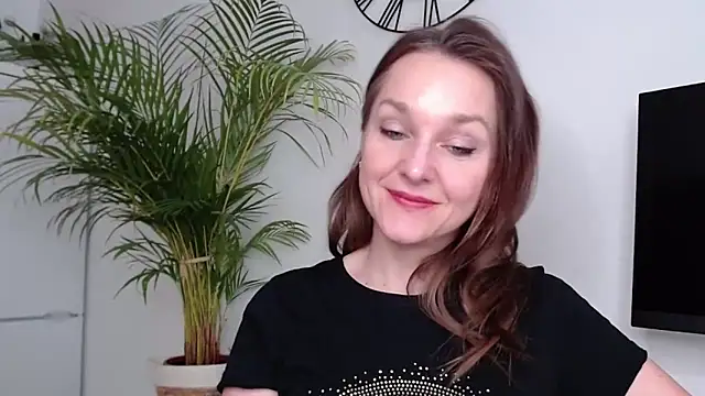 Snapshot of AliciaDesire chatting on February 2025 02:59:02 PM AliciaDesire online show from February 2025 02:59:02 PM