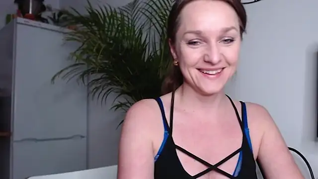 Snapshot of AliciaDesire chatting on February 2025 05:54:02 PM AliciaDesire online show from February 2025 05:54:02 PM