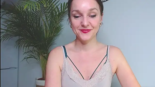 Snapshot of AliciaDesire chatting on December 2024 06:34:02 PM AliciaDesire online show from December 2024 06:34:02 PM