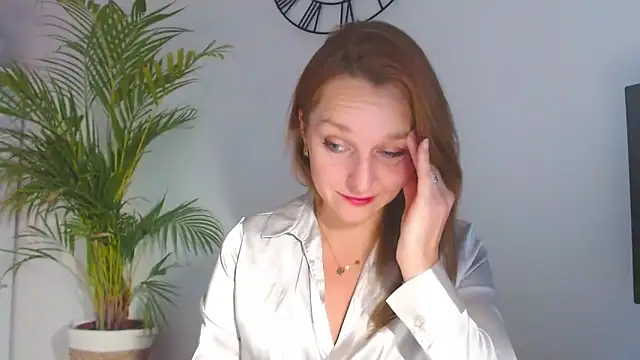 Snapshot of AliciaDesire chatting on November 2025 02:06:01 PM AliciaDesire online show from November 2025 02:06:01 PM