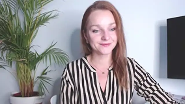 Snapshot of AliciaDesire chatting on November 2025 02:10:02 PM AliciaDesire online show from November 2025 02:10:02 PM