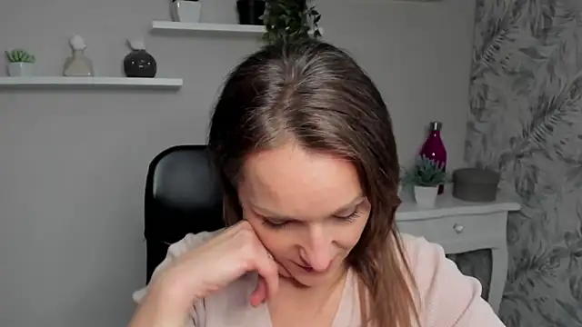 Snapshot of AliciaDesire chatting on February 2025 02:46:01 PM AliciaDesire online show from February 2025 02:46:01 PM