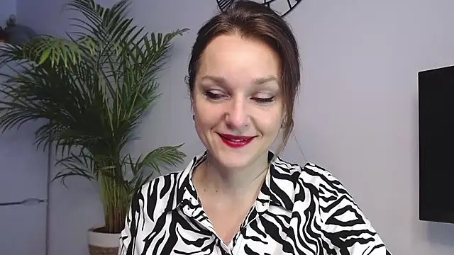 Snapshot of AliciaDesire chatting on January 2025 08:06:01 AM AliciaDesire online show from January 2025 08:06:01 AM