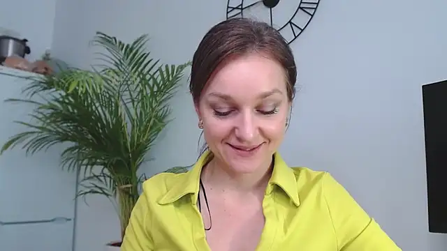 Snapshot of AliciaDesire chatting on January 2025 10:47:01 AM AliciaDesire online show from January 2025 10:47:01 AM