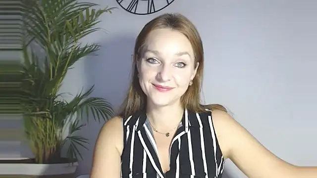 Snapshot of AliciaDesire chatting on November 2025 07:09:01 AM AliciaDesire online show from November 2025 07:09:01 AM