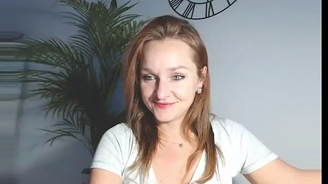 Snapshot of AliciaDesire chatting on November 2025 01:55:01 PM AliciaDesire online show from November 2025 01:55:01 PM