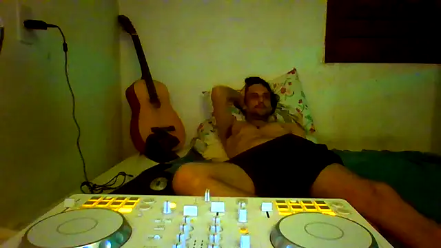 couplemilk online show from June 2026 02:33:01 AM