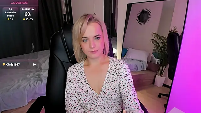 Snapshot of JessicaBeverly chatting on September 2025 05:52:02 AM JessicaBeverly online show from September 2025 05:52:02 AM