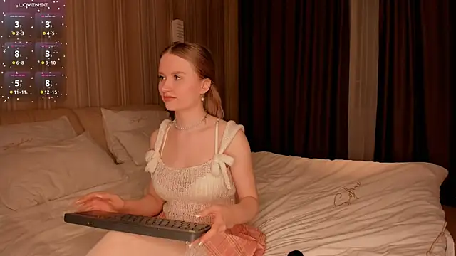 Snapshot of IsabellaTorrance chatting on February 2025 04:24:01 PM IsabellaTorrance online show from February 2025 04:24:01 PM