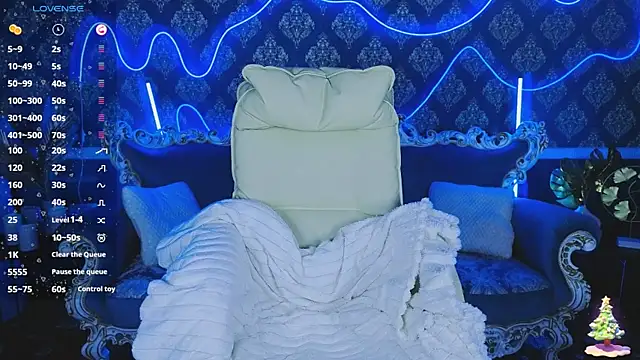 Snapshot of KitnissKiss chatting on December 2025 08:17:02 PM KitnissKiss online show from December 2025 08:17:02 PM