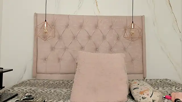 Snapshot of zamira_44 chatting on September 2025 01:44:02 PM zamira 44 online show from September 2025 01:44:02 PM