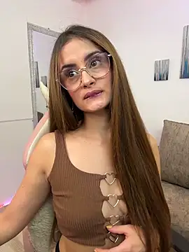 Snapshot of MiaaLoren chatting on October 2025 04:37:01 PM MiaaLoren online show from October 2025 04:37:01 PM