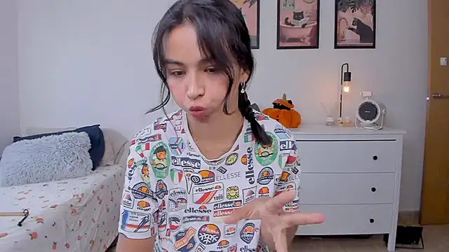 Adriennesexxx online show from September 2025 04:35:02 PM