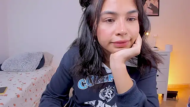 Adriennesexxx online show from October 2025 05:39:01 PM