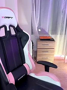 Adriennesexxx online show from December 2025 06:28:02 PM