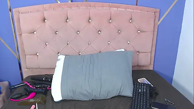 Camila Nolimit online show from November 2025 10:13:02 PM