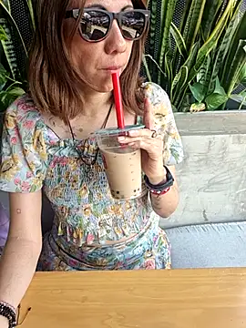 Lunababymylove online show from April 2026 09:28:01 PM