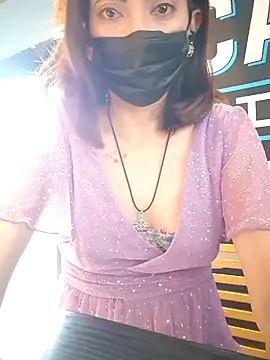 Lunababymylove online show from June 2026 04:52:01 PM