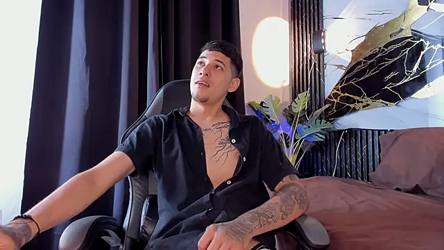 Snapshot of kyle_smithxx chatting on December 2025 10:27:02 PM kyle smithxx online show from December 2025 10:27:02 PM