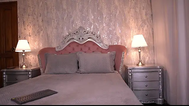 Snapshot of AngelineConnor chatting on September 2025 11:00:02 PM AngelineConnor online show from September 2025 11:00:02 PM