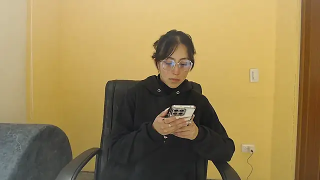 Snapshot of ling_ling24 chatting on October 2025 03:08:02 AM ling ling24 online show from October 2025 03:08:02 AM