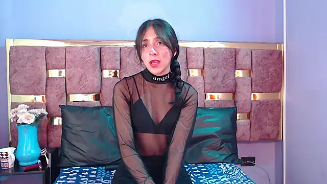 Snapshot of ling_ling24 chatting on February 2025 06:00:01 AM ling ling24 online show from February 2025 06:00:01 AM