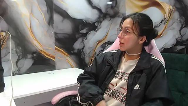 Snapshot of ling_ling24 chatting on October 2025 03:41:01 AM ling ling24 online show from October 2025 03:41:01 AM