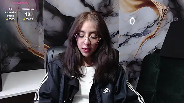 Snapshot of ling_ling24 chatting on March 2025 03:33:02 AM ling ling24 online show from March 2025 03:33:02 AM