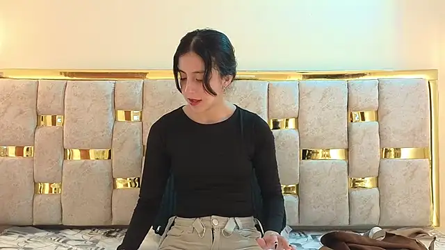 Snapshot of ling_ling24 chatting on December 2025 03:19:02 AM ling ling24 online show from December 2025 03:19:02 AM