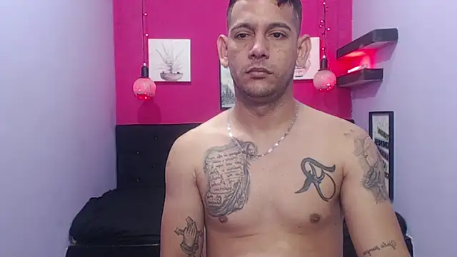 hugecocks hot online show from April 2026 08:04:02 PM