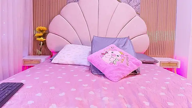 nata luna online show from April 2026 07:20:01 PM