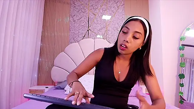 nata luna online show from March 2026 07:24:02 PM