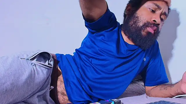 KaelMoreau online show from April 2026 12:32:02 PM