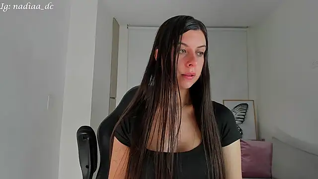 Nadiaa  online show from February 2025 11:53:02 PM