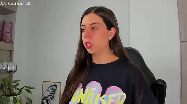 Nadiaa  online show from February 2025 03:31:02 AM