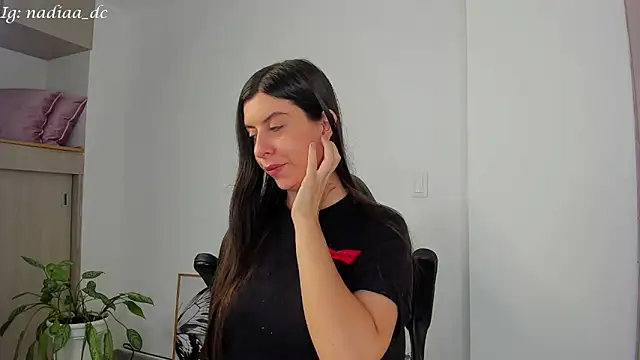 Nadiaa  online show from February 2025 02:56:01 AM