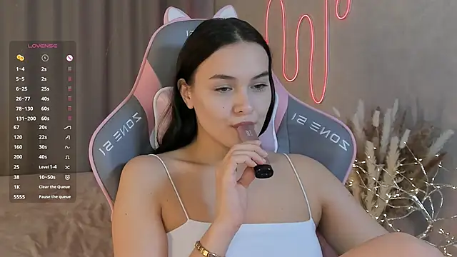 Snapshot of _Sweetie_ chatting on March 2025 02:51:02 PM Sweetie online show from March 2025 02:51:02 PM