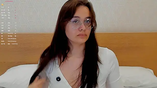 Snapshot of _Sweetie_ chatting on May 2026 03:54:02 PM Sweetie online show from May 2026 03:54:02 PM
