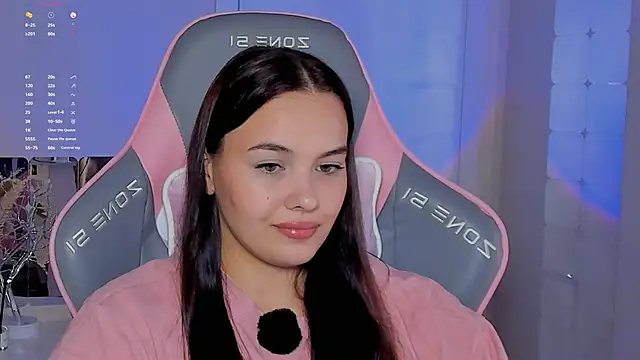 Snapshot of _Sweetie_ chatting on November 2025 11:03:02 AM Sweetie online show from November 2025 11:03:02 AM