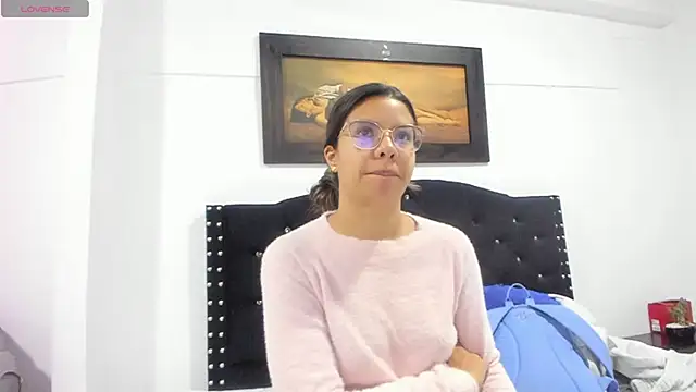 Vahiolet smith online show from December 2025 03:22:01 AM