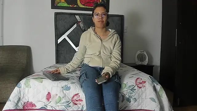 Vahiolet smith online show from October 2025 02:54:02 AM