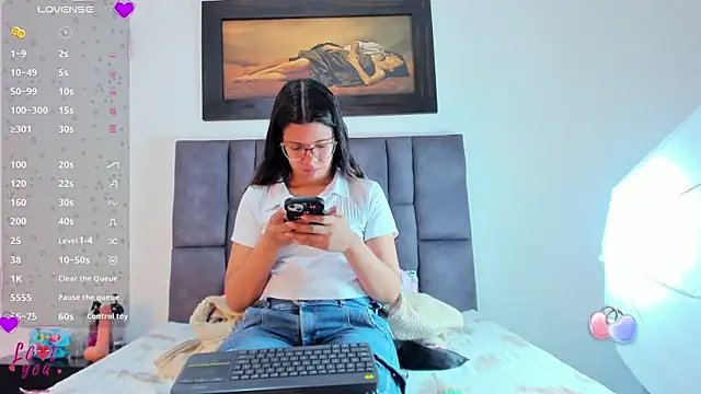 Vahiolet smith online show from April 2026 02:57:01 AM